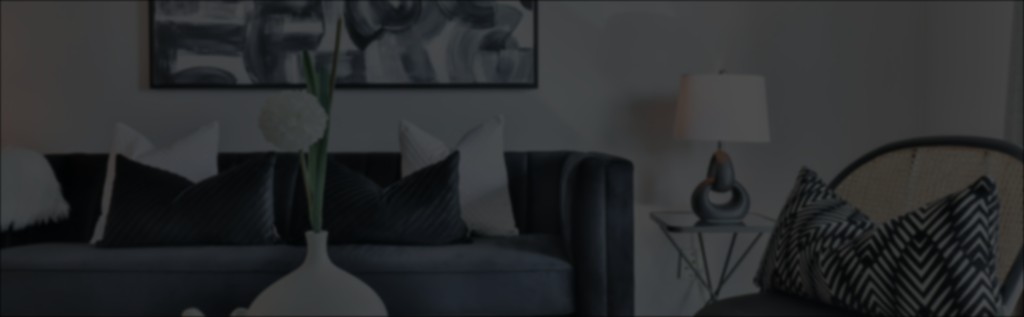 غعميل يستعد لمناقشة مشروع تصميم مع مصمم